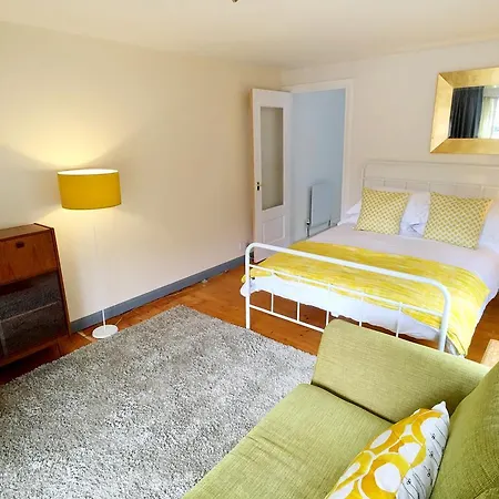 Mycityhaven Sunnyhill. Spacious Shirehampton Studio