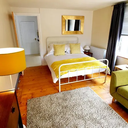 Mycityhaven Sunnyhill. Spacious Shirehampton Studio بريستول