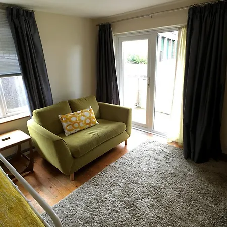 Mycityhaven Sunnyhill. Spacious Shirehampton Studio