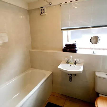 Mycityhaven Sunnyhill. Spacious Shirehampton Studio بريستول
