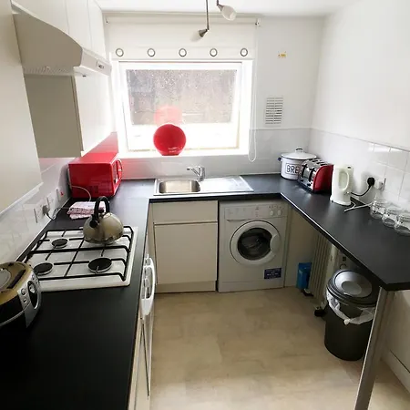 Mycityhaven Sunnyhill. Spacious Shirehampton Studio بريستول